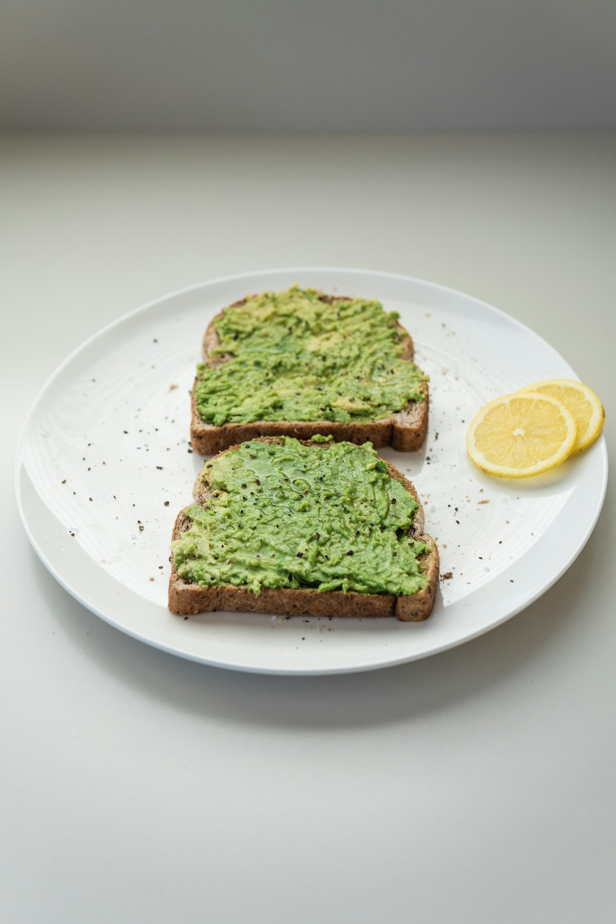 Limonlu Avokadolu Tost için sunum önerisi